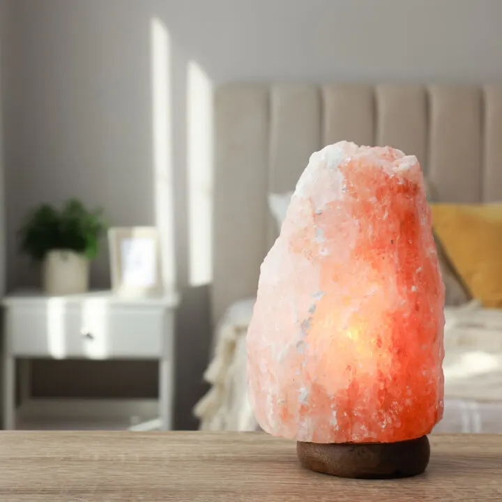 Himalayan salt lamp in bedroom