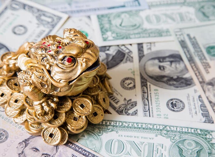 feng shui money frog on american money